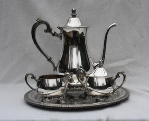 Niet of onleesbaar gesigneerd - Stijlvolle Oneida USA Silver Plate Koffie/Theeset Verzilverd (20e eeuw) kopen? Bied vanaf 1!