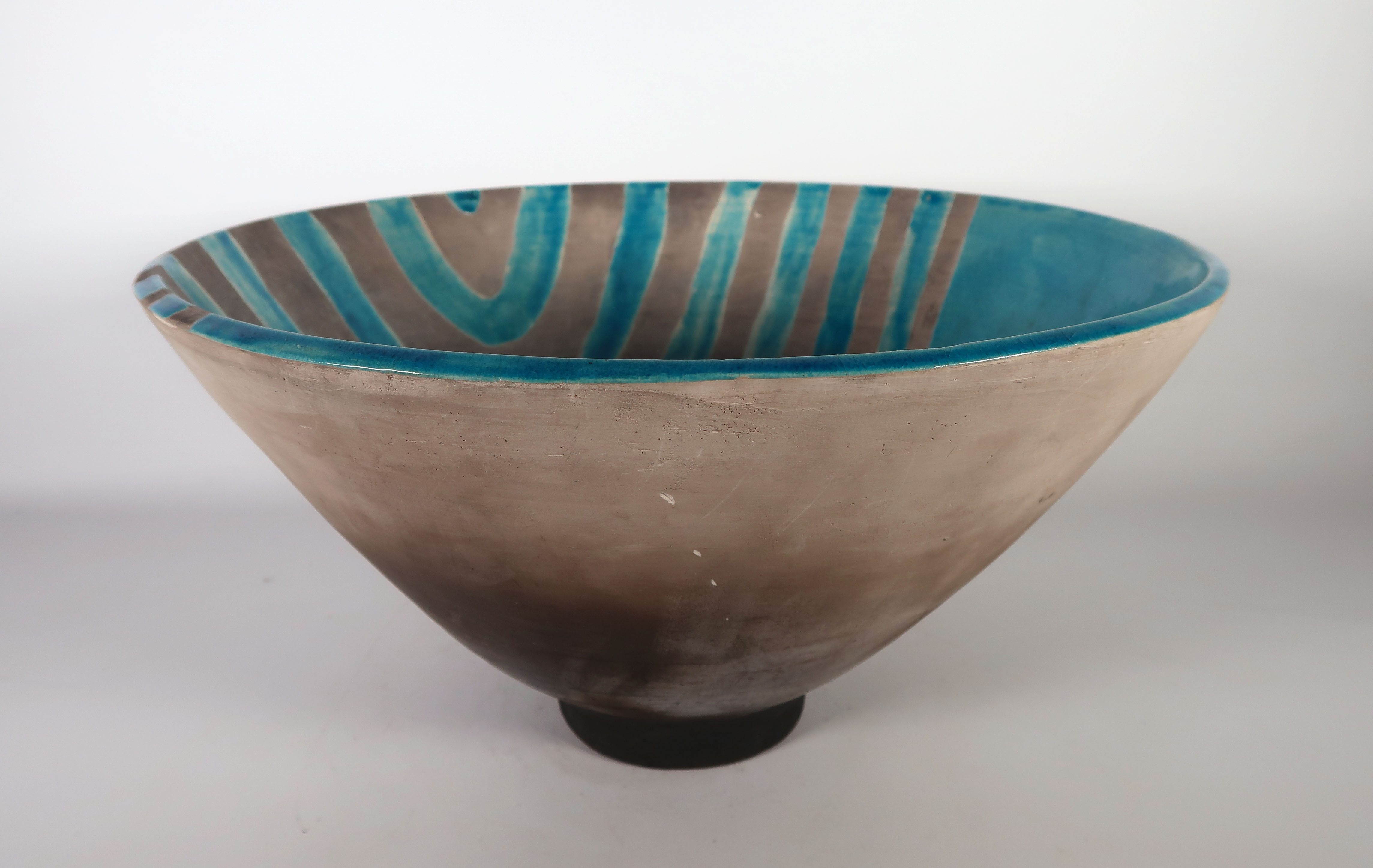 Niet of onleesbaar gesigneerd - Aardewerk, Schaal verkocht voor € 1!