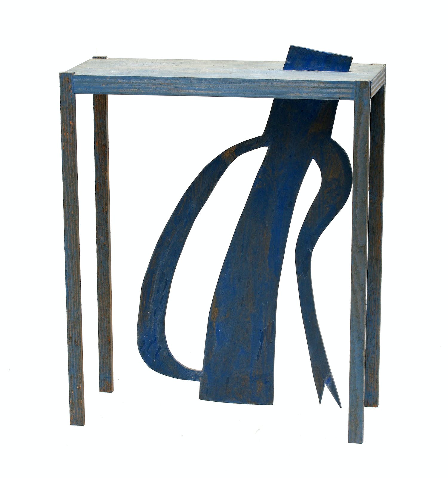 Klaas Gubbels - Blauw geverfd houten beeld, tafel met omgekeerde koffiekan - 2001 verkocht voor € 1250!