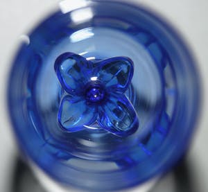 Niet of onleesbaar gesigneerd - 11 Zeldzame vintage saffierblauwe Franse tulp champagneglazen & wijnglazen kopen? Bied vanaf 1!