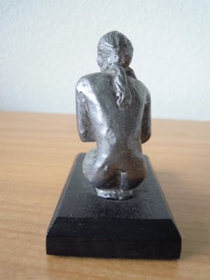 Niet of onleesbaar gesigneerd - Prachtig beeldje van moeder met baby kopen? Bied vanaf 1!