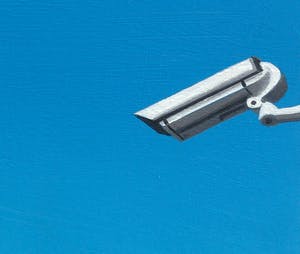 Gerard Boersma - Security Camera 42 (Stilleven van CCTV beveiligingscamera tegen blauwe lucht) kopen? Bied vanaf 75!