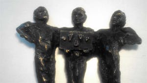 Brons (Onbekend) - Drie trotse mannen kopen? Bied vanaf 49!