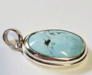 Nieuwe grote ovale hoogglans zilveren hanger, ingelegd met groene turkoois kopen? Bied vanaf 75!