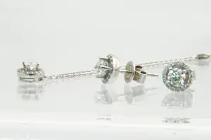 Acheter111 - Mooie set 14krt witgoud en diamanten choker en diamanten oorstekers? Enchérissez de 600!