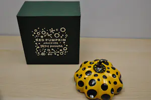 Yayoi Kusama - "red pumpkin" yellow version kopen? Bied vanaf 400!