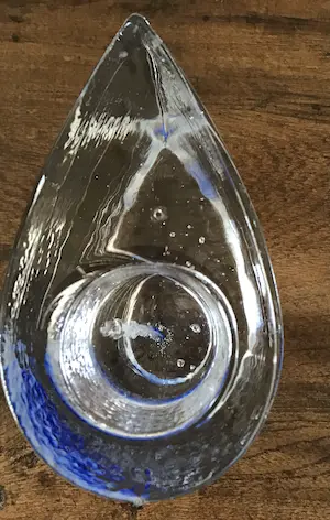 Kosta Boda - Zware kaarsenhouder gemerkt en museum glas slingervaas kopen? Bied vanaf 50!