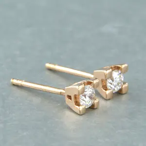 18k rosé gouden solitair oorknoppen met briljant geslepen diamant totaal 0,22ct kopen? Bied vanaf 240!