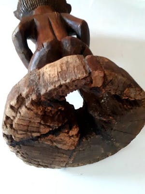 Niet of onleesbaar gesigneerd - TABWA - Hout - Gehurkte vrouwenfiguur kopen? Bied vanaf 10!