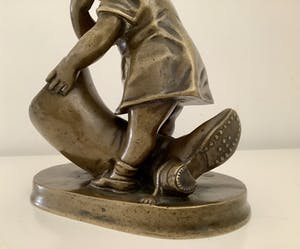 Brons (Onbekend) - Meisje met laars kopen? Bied vanaf 300!