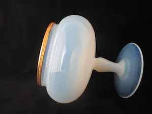 Niet of onleesbaar gesigneerd - Opaline vaas/bonbonnière kopen? Bied vanaf 1!