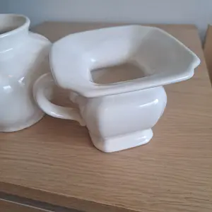 Plateelbakkerij Zenith - Twee bizare kleine vazen kopen? Bied vanaf 40!