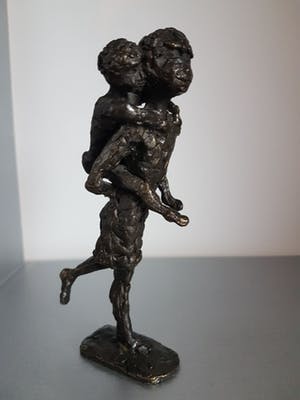 Astrid Veldhuyzen-Koppen - Beeld " Zusjes " kopen? Bied vanaf 40!