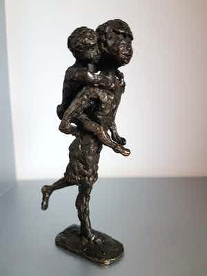 Astrid Veldhuyzen-Koppen - Beeld " Zusjes " verkocht voor € 40!