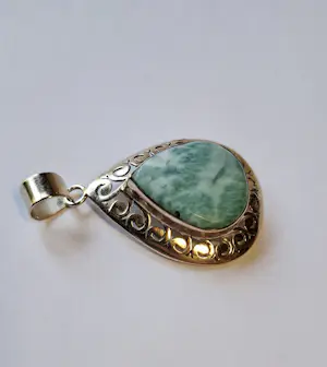 AcheterNieuw zilveren sierlijke hanger met Larimar .? Enchérissez de 60!