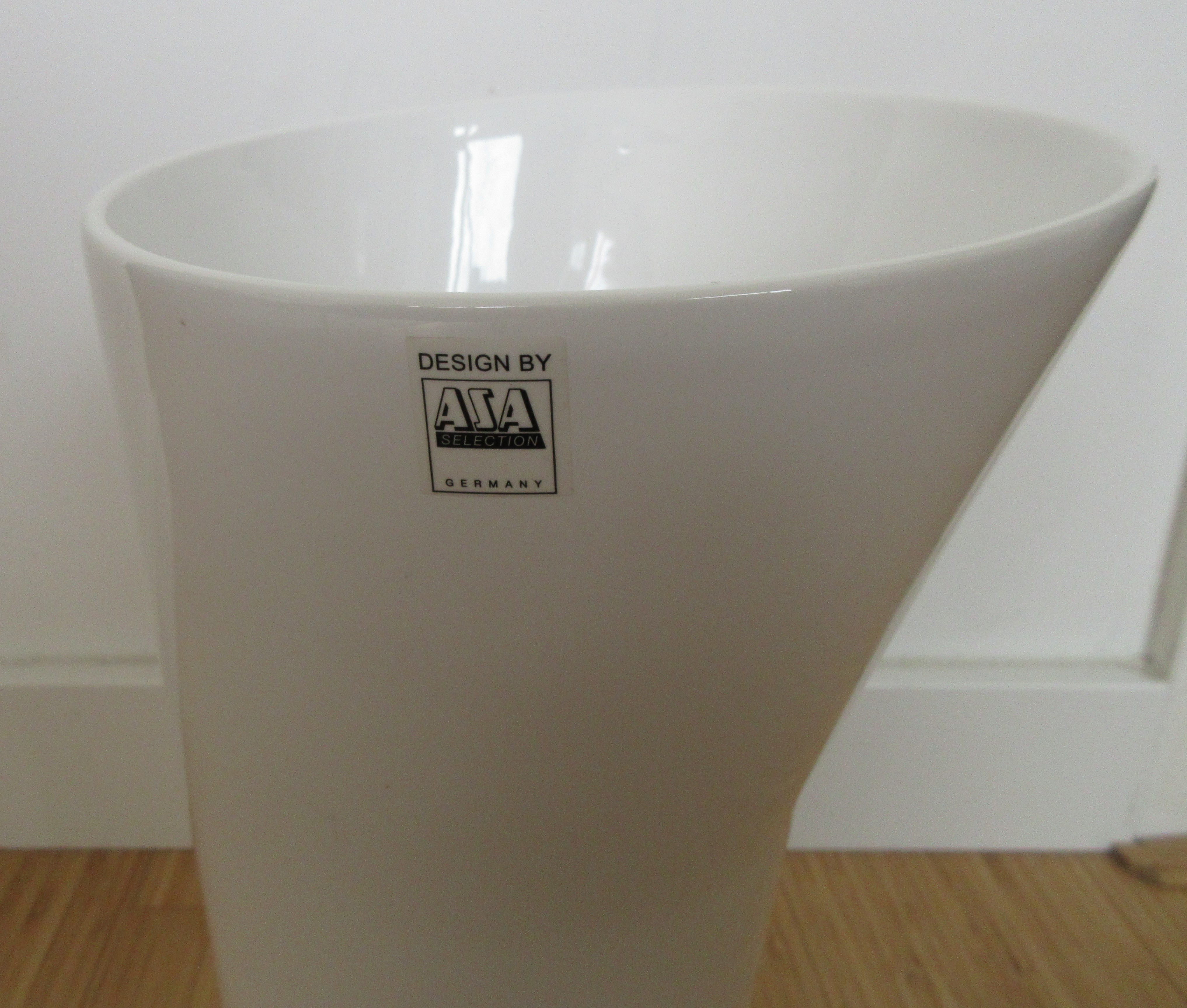 Niet of onleesbaar gesigneerd - ASA Design grote witte aardewerken schoorsteenvaas kopen? Bied vanaf 1!