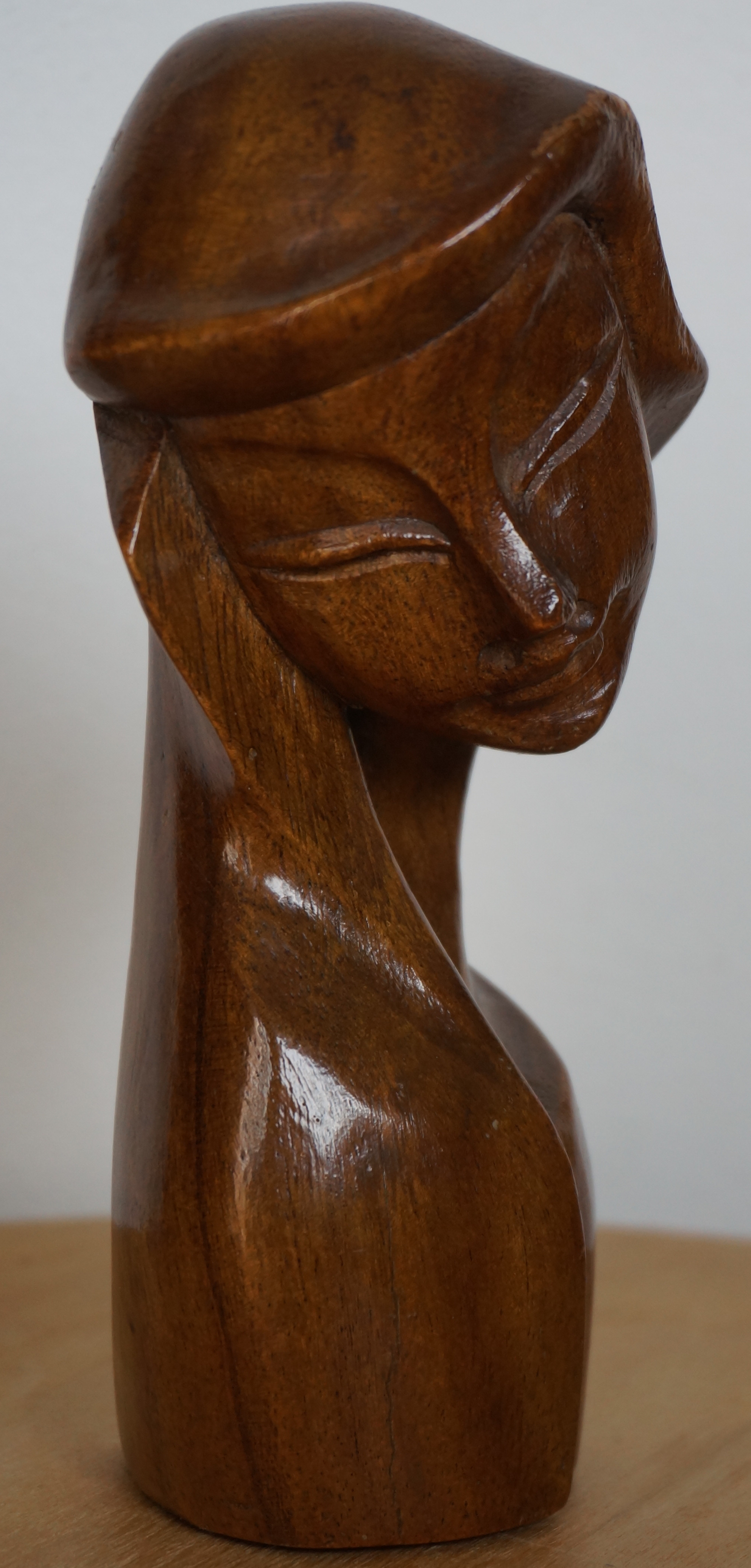 Niet of onleesbaar gesigneerd - Vrouwenkopje (Madonna?) kopen? Bied vanaf 1!