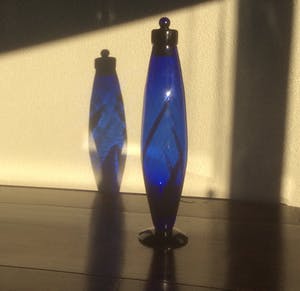 Niet of onleesbaar gesigneerd - UNIEK BLAUW GLASOBJECT kopen? Bied vanaf 1!