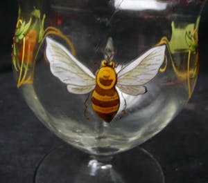 Niet of onleesbaar gesigneerd - Henkelbecher des Biedermeier aus Glas, um 1850, handbemalt kopen? Bied vanaf 1!