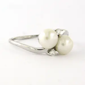 14k wit gouden ring bezet met parels en briljant geslepen diamant tot. 0.06ct kopen? Bied vanaf 210!