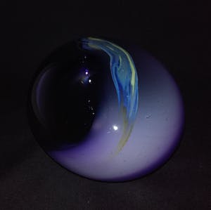 Willem Heesen - UNICA object 'unihorn', paars glas met goudgele decoratie kopen? Bied vanaf 49!