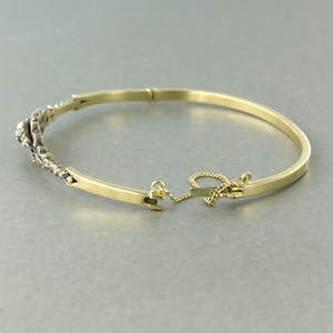 14k gouden scharnierarmband met een zilveren kop bezet met roos diamanten kopen? Bied vanaf 500!