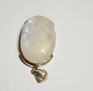 Nieuwe 925 zilveren hanger met prachtige regenboog maansteen kopen? Bied vanaf 70!