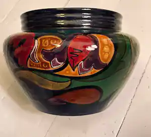 Plateelbakkerij Zuid-Holland - handbeschilderde vaas – decor 123 – vendu pour 45€ !