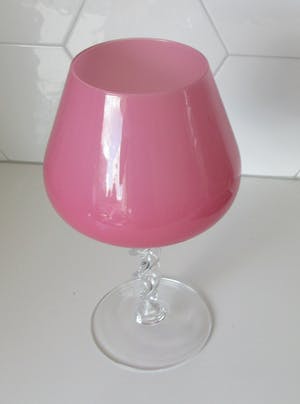 Empoli Glas - XL zachtroze bokaalvaas met gedraaide voet kopen? Bied vanaf 10!