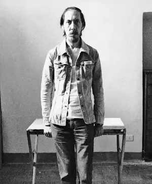 Gianfranco Ferroni - Stilleven met stoel en tafel (117/150) kopen? Bied vanaf 150!