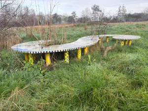 Gertie Janssen - bijzondere gele bank kopen? Bied vanaf 300!