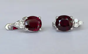 Acheter18 Kt witgouden oorbellen met rode robijnen ca 4,00 crt  en diamanten? Enchérissez de 1400!