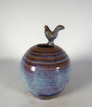 Niet of onleesbaar gesigneerd - Aardewerk, Pot met vogel kopen? Bied vanaf 1!