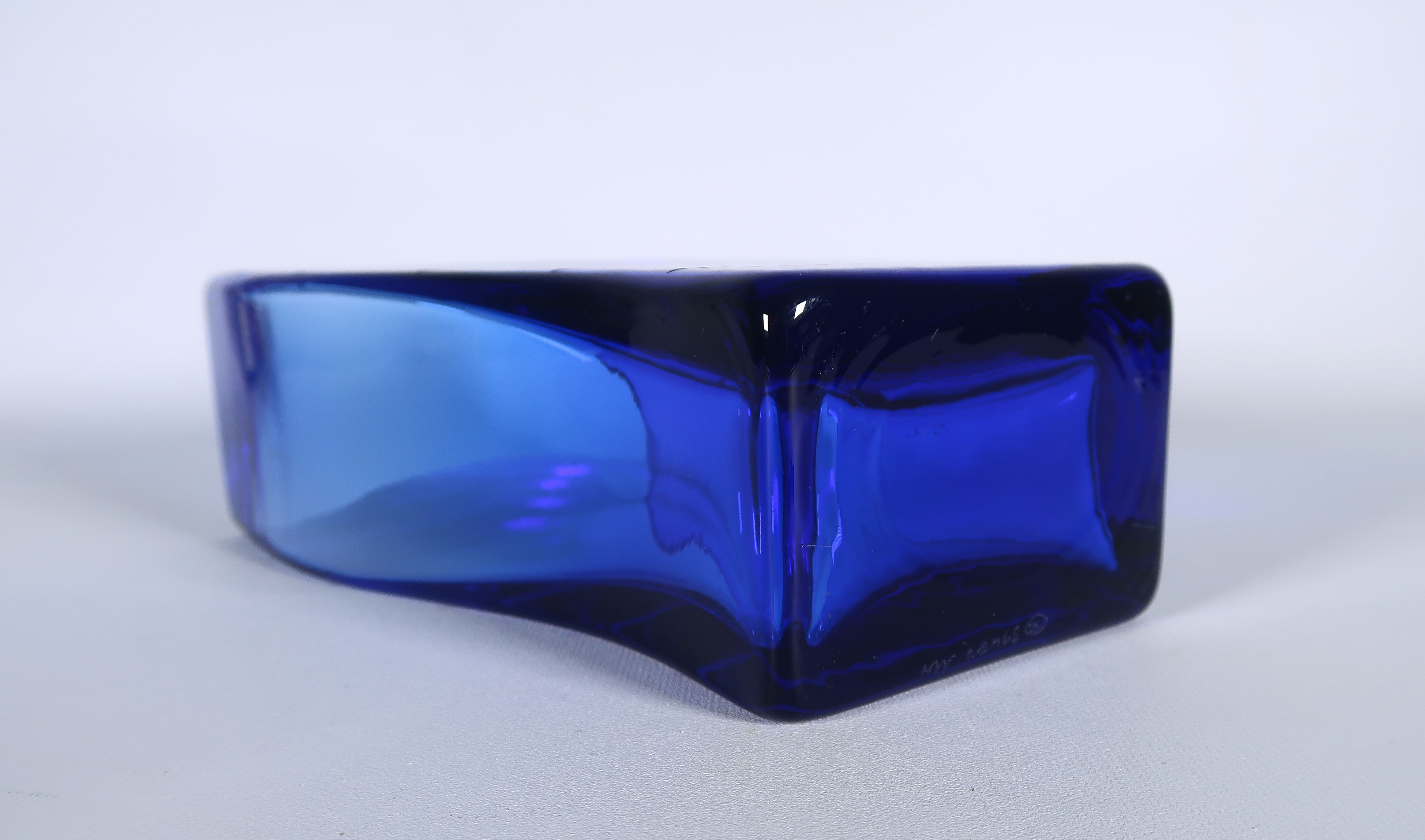 Margareta Hennix - Glas, Blauwe geslepen vaas Reijmyre kopen? Bied vanaf 20!