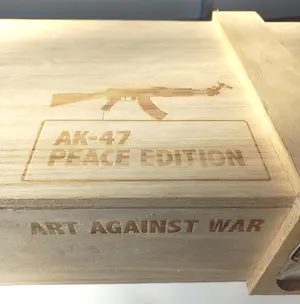 Diederik Van Apple - AK-47 Peace Edition, kunststof object in originele kist kopen? Bied vanaf 375!