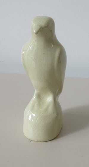 Niet of onleesbaar gesigneerd - Art deco platelen plastiek van een Havik kopen? Bied vanaf 1!