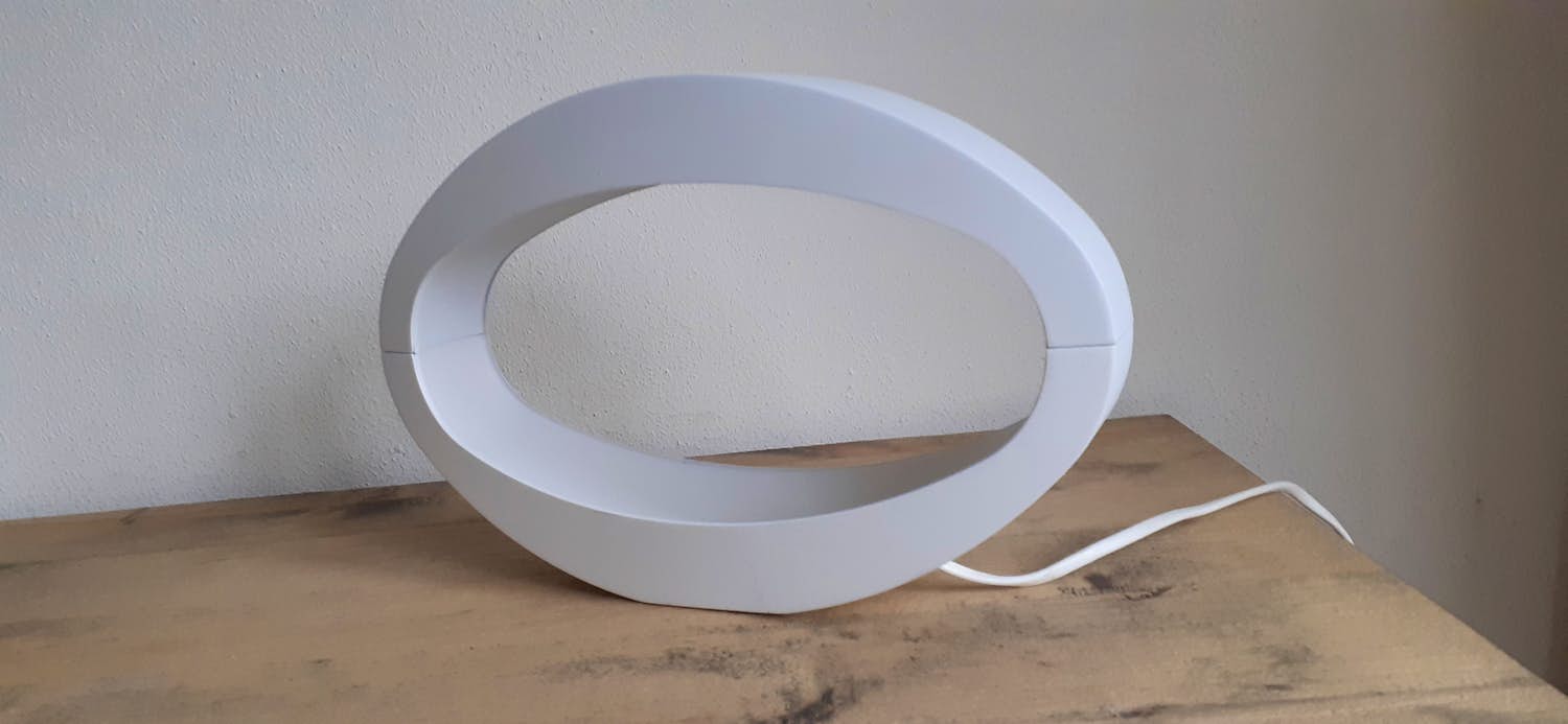 Philips - Design van Philips i.c.m. Massive: Tafellamp in aluminium met witte coating verkocht voor € 65!