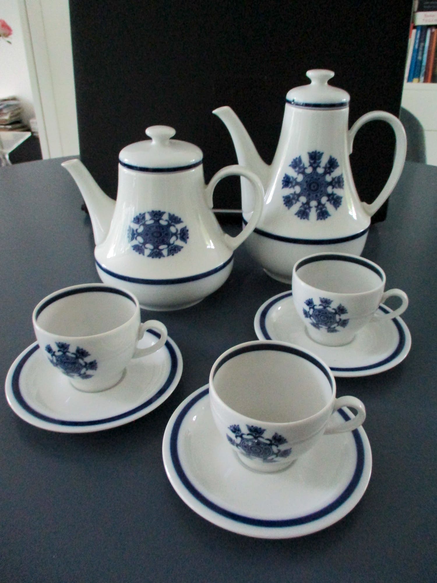 N.V. Porselein- en Tegelfabriek Mosa - Vintage koffie- en theeservies, jaren '70 verkocht voor € 1!