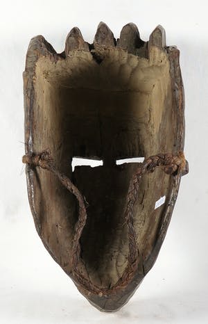 Lwalwa - Initiatiemasker met een puntkin en uitgesneden banen al haar kopen? Bied vanaf 1!