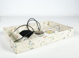 Yoka Voorbach - Collier met zilveren hanger met kleurenets, Sunny world kopen? Bied vanaf 1!