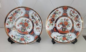 Imari porselein - Twee identieke Japanse Imari Porseleinen sierborden kopen? Bied vanaf 1!