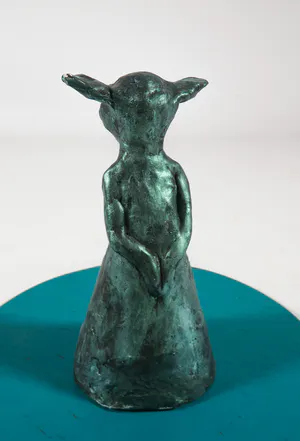 Mitsy Groenendijk - Papier-maché figuur onder glazen stolp, Piêtresses kopen? Bied vanaf 40!