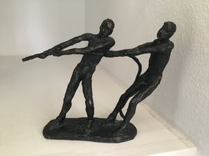 Astrid Veldhuyzen-Koppen - Sculptuur “ Met vereende kracht “. Gesigneerd kopen? Bied vanaf 75!