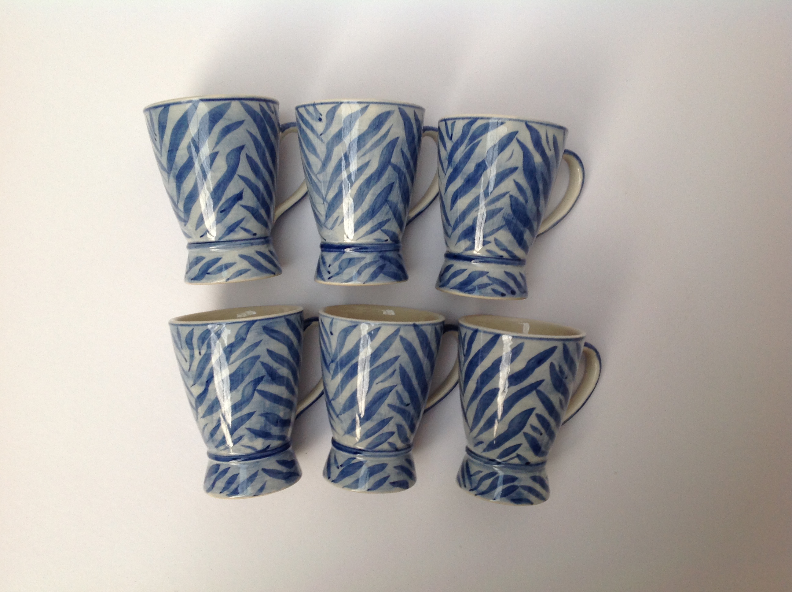 Keramiekfabriek Velsen - 6 Mokken handgeschilderd Delfts Blauw kopen? Bied vanaf 18!