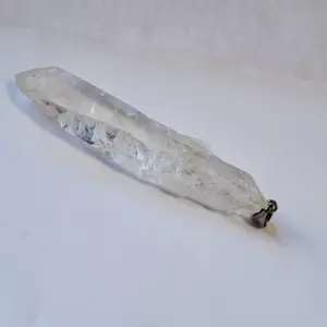 Nieuwe zilveren hanger met ruwe langwerpig bergkristal kopen? Bied vanaf 45!