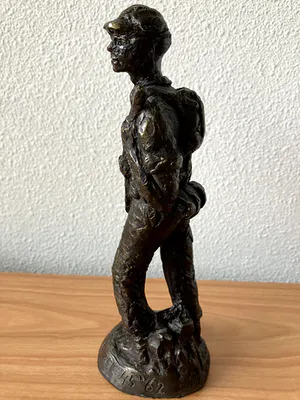 Dick van Wijk - Beeld Soldaat over zee 1945 - 1962. kopen? Bied vanaf 20!