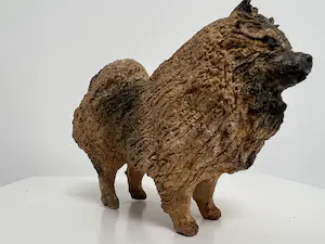 Tine Goudriaan-van Waning - Keramiek sculptuur | 'Keeshond' kopen? Bied vanaf 1!