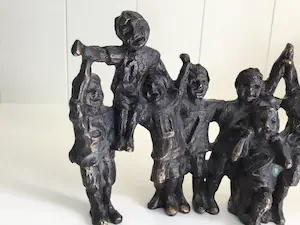 Astrid Veldhuyzen-Koppen - Sculptuur “ DE OVERWINNING “ Gesigneerd kopen? Bied vanaf 1!