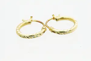 18-  Leuke set 18 karaats geel-gouden oorringetjes - kleine maat - kindermodel kopen? Bied vanaf 40!