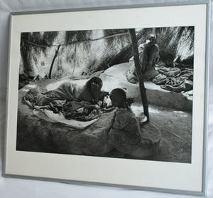 Jan Banning - Grote ingelijste foto , “……..te drinken” kopen? Bied vanaf 75!